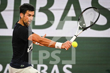 2022-05-20 - Novak DJOKOVIC of Serbia during a training session of Roland-Garros 2022, French Open 2022, Grand Slam tennis tournament on May 20, 2022 at the Roland-Garros stadium in Paris, France - ROLAND-GARROS 2022, FRENCH OPEN 2022, GRAND SLAM TENNIS TOURNAMENT - INTERNATIONALS - TENNIS
