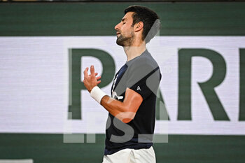 2022-05-20 - Novak DJOKOVIC of Serbia looks dejected during a training session of Roland-Garros 2022, French Open 2022, Grand Slam tennis tournament on May 20, 2022 at the Roland-Garros stadium in Paris, France - ROLAND-GARROS 2022, FRENCH OPEN 2022, GRAND SLAM TENNIS TOURNAMENT - INTERNATIONALS - TENNIS