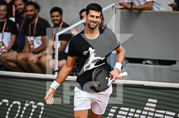 2022-05-20 - Novak DJOKOVIC of Serbia smiling during a training session of Roland-Garros 2022, French Open 2022, Grand Slam tennis tournament on May 20, 2022 at the Roland-Garros stadium in Paris, France - ROLAND-GARROS 2022, FRENCH OPEN 2022, GRAND SLAM TENNIS TOURNAMENT - INTERNATIONALS - TENNIS