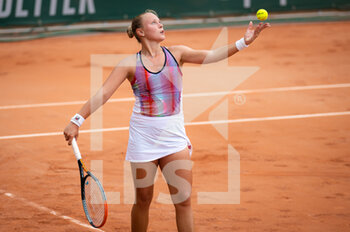 2022-05-20 - Joanne Zuger of Switzerland in action during the final qualifications round of the Roland-Garros 2022, Grand Slam tennis tournament on May 20, 2022 at Roland-Garros stadium in Paris, France - ROLAND-GARROS 2022, FRENCH OPEN 2022, GRAND SLAM TENNIS TOURNAMENT - INTERNATIONALS - TENNIS