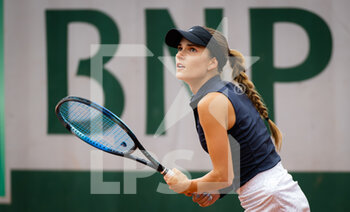2022-05-20 - Mirjam Bjorklund of Sweden in action during the final qualifications round of the Roland-Garros 2022, Grand Slam tennis tournament on May 20, 2022 at Roland-Garros stadium in Paris, France - ROLAND-GARROS 2022, FRENCH OPEN 2022, GRAND SLAM TENNIS TOURNAMENT - INTERNATIONALS - TENNIS