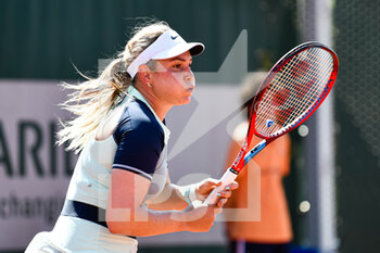 2022-05-19 - Donna Vekic of Croatia during the French Open (Roland-Garros) 2022, Grand Slam tennis tournament on May 19, 2022 at Roland-Garros stadium in Paris, France - FRENCH OPEN (ROLAND-GARROS) 2022, GRAND SLAM TENNIS TOURNAMENT - INTERNATIONALS - TENNIS