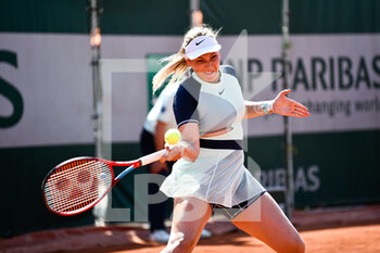 2022-05-19 - Donna Vekic of Croatia during the French Open (Roland-Garros) 2022, Grand Slam tennis tournament on May 19, 2022 at Roland-Garros stadium in Paris, France - FRENCH OPEN (ROLAND-GARROS) 2022, GRAND SLAM TENNIS TOURNAMENT - INTERNATIONALS - TENNIS