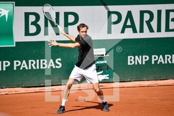 2022-05-19 - Daniil Medvedev of Russia during the French Open (Roland-Garros) 2022, Grand Slam tennis tournament on May 19, 2022 at Roland-Garros stadium in Paris, France - FRENCH OPEN (ROLAND-GARROS) 2022, GRAND SLAM TENNIS TOURNAMENT - INTERNATIONALS - TENNIS