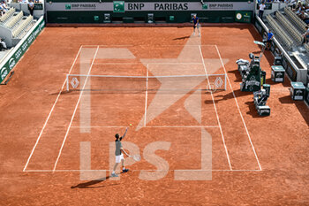 2022-05-19 - General view (illustration) with the Suzanne Lenglen clay court during the French Open (Roland-Garros) 2022, Grand Slam tennis tournament on May 19, 2022 at Roland-Garros stadium in Paris, France - FRENCH OPEN (ROLAND-GARROS) 2022, GRAND SLAM TENNIS TOURNAMENT - INTERNATIONALS - TENNIS