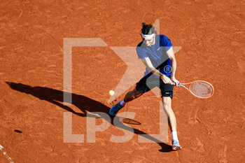 2022-05-19 - Taylor Fritz of USA during the French Open (Roland-Garros) 2022, Grand Slam tennis tournament on May 19, 2022 at Roland-Garros stadium in Paris, France - FRENCH OPEN (ROLAND-GARROS) 2022, GRAND SLAM TENNIS TOURNAMENT - INTERNATIONALS - TENNIS