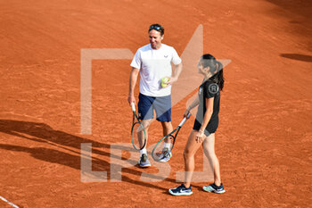 2022-05-19 - Emma Raducanu of Great Britain and her coach Torben Beltz during the French Open (Roland-Garros) 2022, Grand Slam tennis tournament on May 19, 2022 at Roland-Garros stadium in Paris, France - FRENCH OPEN (ROLAND-GARROS) 2022, GRAND SLAM TENNIS TOURNAMENT - INTERNATIONALS - TENNIS