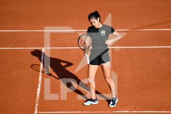 2022-05-19 - Emma Raducanu of Great Britain during the French Open (Roland-Garros) 2022, Grand Slam tennis tournament on May 19, 2022 at Roland-Garros stadium in Paris, France - FRENCH OPEN (ROLAND-GARROS) 2022, GRAND SLAM TENNIS TOURNAMENT - INTERNATIONALS - TENNIS