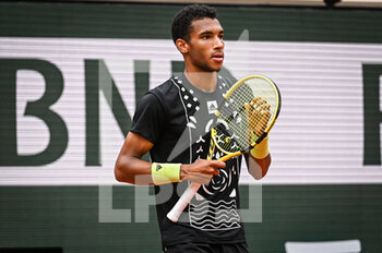 2022-05-22 - Felix AUGER-ALIASSIME of Canada during the Day one of Roland-Garros 2022, French Open 2022, Grand Slam tennis tournament on May 22, 2022 at Roland-Garros stadium in Paris, France - ROLAND-GARROS 2022, FRENCH OPEN 2022, GRAND SLAM TENNIS TOURNAMENT - INTERNATIONALS - TENNIS