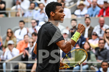 2022-05-22 - Felix AUGER-ALIASSIME of Canada celebrates his point during the Day one of Roland-Garros 2022, French Open 2022, Grand Slam tennis tournament on May 22, 2022 at Roland-Garros stadium in Paris, France - ROLAND-GARROS 2022, FRENCH OPEN 2022, GRAND SLAM TENNIS TOURNAMENT - INTERNATIONALS - TENNIS