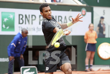 2022-05-22 - Felix Auger-Aliassime of Canada during day 1 of the French Open 2022, a tennis Grand Slam tournament on May 22, 2022 at Roland-Garros stadium in Paris, France - ROLAND-GARROS 2022, FRENCH OPEN 2022, GRAND SLAM TENNIS TOURNAMENT - INTERNATIONALS - TENNIS