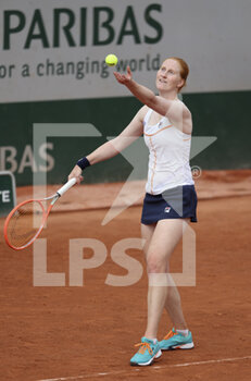 2022-05-22 - Alison Van Uytvanck of Belgium during on day 1 of the French Open 2022, a tennis Grand Slam tournament on May 22, 2022 at Roland-Garros stadium in Paris, France - ROLAND-GARROS 2022, FRENCH OPEN 2022, GRAND SLAM TENNIS TOURNAMENT - INTERNATIONALS - TENNIS