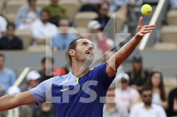 2022-05-22 - Juan Ignacio Londero of Argentina during day 1 of the French Open 2022, a tennis Grand Slam tournament on May 22, 2022 at Roland-Garros stadium in Paris, France - ROLAND-GARROS 2022, FRENCH OPEN 2022, GRAND SLAM TENNIS TOURNAMENT - INTERNATIONALS - TENNIS