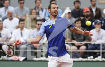 2022-05-22 - Juan Ignacio Londero of Argentina during day 1 of the French Open 2022, a tennis Grand Slam tournament on May 22, 2022 at Roland-Garros stadium in Paris, France - ROLAND-GARROS 2022, FRENCH OPEN 2022, GRAND SLAM TENNIS TOURNAMENT - INTERNATIONALS - TENNIS