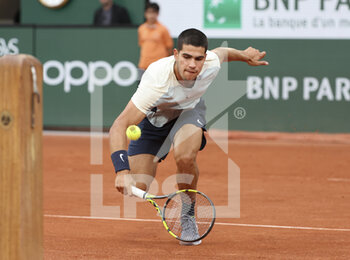 2022-05-22 - Carlos Alcaraz of Spain during day 1 of the French Open 2022, a tennis Grand Slam tournament on May 22, 2022 at Roland-Garros stadium in Paris, France - ROLAND-GARROS 2022, FRENCH OPEN 2022, GRAND SLAM TENNIS TOURNAMENT - INTERNATIONALS - TENNIS