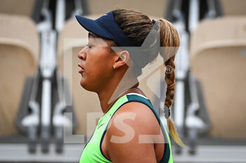 2022-05-23 - Naomi OSAKA of Japan during the Day two of Roland-Garros 2022, French Open 2022, Grand Slam tennis tournament on May 23, 2022 at Roland-Garros stadium in Paris, France - ROLAND-GARROS 2022, FRENCH OPEN 2022, GRAND SLAM TENNIS TOURNAMENT - INTERNATIONALS - TENNIS