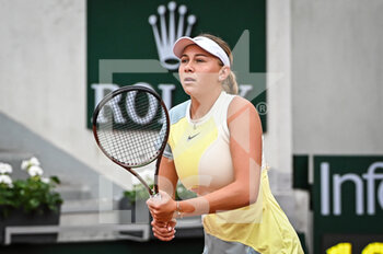 2022-05-23 - Amanda ANISIMOVA of United States during the Day two of Roland-Garros 2022, French Open 2022, Grand Slam tennis tournament on May 23, 2022 at Roland-Garros stadium in Paris, France - ROLAND-GARROS 2022, FRENCH OPEN 2022, GRAND SLAM TENNIS TOURNAMENT - INTERNATIONALS - TENNIS