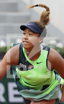 2022-05-23 - Naomi Osaka of Japan during day 2 of the French Open 2022, a tennis Grand Slam tournament on May 23, 2022 at Roland-Garros stadium in Paris, France - ROLAND-GARROS 2022, FRENCH OPEN 2022, GRAND SLAM TENNIS TOURNAMENT - INTERNATIONALS - TENNIS