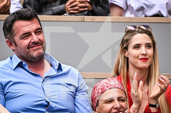 2022-05-23 - Arnaud DUCRET with his wife Claire FRANCISCI during the Day two of Roland-Garros 2022, French Open 2022, Grand Slam tennis tournament on May 23, 2022 at Roland-Garros stadium in Paris, France - ROLAND-GARROS 2022, FRENCH OPEN 2022, GRAND SLAM TENNIS TOURNAMENT - INTERNATIONALS - TENNIS