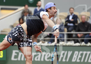 2022-05-23 - JordanThompson of Australia during day 2 of the French Open 2022, a tennis Grand Slam tournament on May 23, 2022 at Roland-Garros stadium in Paris, France - ROLAND-GARROS 2022, FRENCH OPEN 2022, GRAND SLAM TENNIS TOURNAMENT - INTERNATIONALS - TENNIS