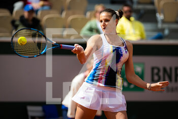 2022-05-24 - Karolina Pliskova of the Czech Republic in action against Tessah Andrianjafitrimo of France during the first round of the Roland-Garros 2022, Grand Slam tennis tournament on May 24, 2022 at Roland-Garros stadium in Paris, France - ROLAND-GARROS 2022, FRENCH OPEN 2022, GRAND SLAM TENNIS TOURNAMENT - INTERNATIONALS - TENNIS