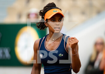 2022-05-24 - Tessah Andrianjafitrimo of France in action against Karolina Pliskova of the Czech Republic during the first round of the Roland-Garros 2022, Grand Slam tennis tournament on May 24, 2022 at Roland-Garros stadium in Paris, France - ROLAND-GARROS 2022, FRENCH OPEN 2022, GRAND SLAM TENNIS TOURNAMENT - INTERNATIONALS - TENNIS