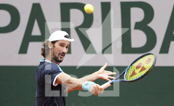 2022-05-24 - Lloyd Harris of South Africa during day 3 of the French Open 2022, a tennis Grand Slam tournament on May 24, 2022 at Roland-Garros stadium in Paris, France - ROLAND-GARROS 2022, FRENCH OPEN 2022, GRAND SLAM TENNIS TOURNAMENT - INTERNATIONALS - TENNIS