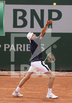 2022-05-24 - Ugo Humbert of France during day 3 of the French Open 2022, a tennis Grand Slam tournament on May 24, 2022 at Roland-Garros stadium in Paris, France - ROLAND-GARROS 2022, FRENCH OPEN 2022, GRAND SLAM TENNIS TOURNAMENT - INTERNATIONALS - TENNIS
