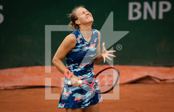 2022-05-24 - Viktorija Golubic of Switzerland in action against Katie Volynets of the United States during the first round of the Roland-Garros 2022, Grand Slam tennis tournament on May 24, 2022 at Roland-Garros stadium in Paris, France - ROLAND-GARROS 2022, FRENCH OPEN 2022, GRAND SLAM TENNIS TOURNAMENT - INTERNATIONALS - TENNIS