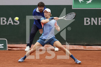 2022-05-24 - Emil Ruusuvuori of Finland during day 3 of the French Open 2022, a tennis Grand Slam tournament on May 24, 2022 at Roland-Garros stadium in Paris, France - ROLAND-GARROS 2022, FRENCH OPEN 2022, GRAND SLAM TENNIS TOURNAMENT - INTERNATIONALS - TENNIS
