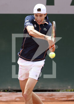2022-05-24 - Ugo Humbert of France during day 3 of the French Open 2022, a tennis Grand Slam tournament on May 24, 2022 at Roland-Garros stadium in Paris, France - ROLAND-GARROS 2022, FRENCH OPEN 2022, GRAND SLAM TENNIS TOURNAMENT - INTERNATIONALS - TENNIS