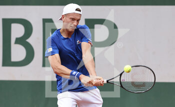 2022-05-24 - Jiri Lehecka of Czech Republic during day 3 of the French Open 2022, a tennis Grand Slam tournament on May 24, 2022 at Roland-Garros stadium in Paris, France - ROLAND-GARROS 2022, FRENCH OPEN 2022, GRAND SLAM TENNIS TOURNAMENT - INTERNATIONALS - TENNIS