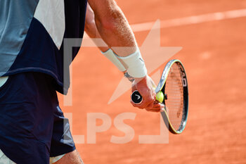2022-05-24 - Illustration picture shows the body of a player about to serve with his racket (Head) in his hand during the French Open, Grand Slam tennis tournament on May 24, 2022 at Roland-Garros stadium in Paris, France - ROLAND-GARROS 2022, FRENCH OPEN 2022, GRAND SLAM TENNIS TOURNAMENT - INTERNATIONALS - TENNIS