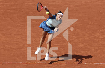 2022-05-24 - Caroline Garcia of France during day 3 of the French Open 2022, a tennis Grand Slam tournament on May 24, 2022 at Roland-Garros stadium in Paris, France - ROLAND-GARROS 2022, FRENCH OPEN 2022, GRAND SLAM TENNIS TOURNAMENT - INTERNATIONALS - TENNIS