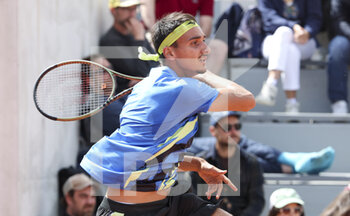 2022-05-24 - Lorenzo Sonego of Italy during day 3 of the French Open 2022, a tennis Grand Slam tournament on May 24, 2022 at Roland-Garros stadium in Paris, France - ROLAND-GARROS 2022, FRENCH OPEN 2022, GRAND SLAM TENNIS TOURNAMENT - INTERNATIONALS - TENNIS