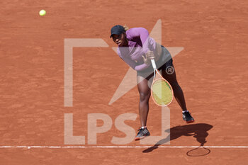 2022-05-24 - Taylor Townsend of USA during day 3 of the French Open 2022, a tennis Grand Slam tournament on May 24, 2022 at Roland-Garros stadium in Paris, France - ROLAND-GARROS 2022, FRENCH OPEN 2022, GRAND SLAM TENNIS TOURNAMENT - INTERNATIONALS - TENNIS