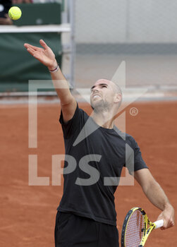 2022-05-24 - Adrian Mannarino of France during day 3 of the French Open 2022, a tennis Grand Slam tournament on May 24, 2022 at Roland-Garros stadium in Paris, France - ROLAND-GARROS 2022, FRENCH OPEN 2022, GRAND SLAM TENNIS TOURNAMENT - INTERNATIONALS - TENNIS