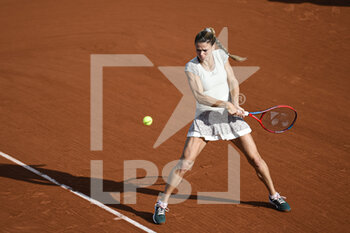 2022-05-24 - Camila Giorgi of Italy during the French Open (Roland-Garros) 2022, Grand Slam tennis tournament on May 24, 2022 at Roland-Garros stadium in Paris, France - ROLAND-GARROS 2022, FRENCH OPEN 2022, GRAND SLAM TENNIS TOURNAMENT - INTERNATIONALS - TENNIS