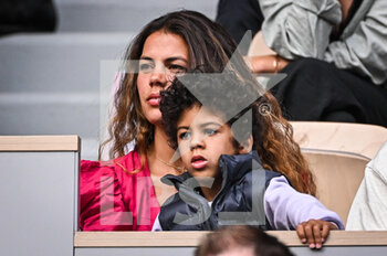 2022-05-24 - Noura EL SHWEKH wife of Jo-Wilfried TSONGA with her son Sugar TSONGA during the Day three of Roland-Garros 2022, French Open 2022, Grand Slam tennis tournament on May 24, 2022 at Roland-Garros stadium in Paris, France - ROLAND-GARROS 2022, FRENCH OPEN 2022, GRAND SLAM TENNIS TOURNAMENT - INTERNATIONALS - TENNIS