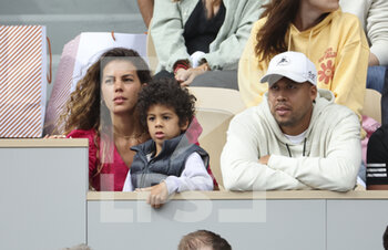 2022-05-24 - Noura Tsonga, wife of Jo-Wilfried Tsonga of France with their son Sugar Tsonga, his brother Enzo Tsonga during day 3 of the French Open 2022, a tennis Grand Slam tournament on May 24, 2022 at Roland-Garros stadium in Paris, France - ROLAND-GARROS 2022, FRENCH OPEN 2022, GRAND SLAM TENNIS TOURNAMENT - INTERNATIONALS - TENNIS