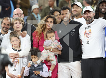 2022-05-24 - Jo-Wilfried Tsonga of France, his wife Noura Tsonga, their sons, family and friends during a ceremony celebrating his career after his last tennis match against Casper Ruud of Norway on day 3 of the French Open 2022, a tennis Grand Slam tournament on May 24, 2022 at Roland-Garros stadium in Paris, France - ROLAND-GARROS 2022, FRENCH OPEN 2022, GRAND SLAM TENNIS TOURNAMENT - INTERNATIONALS - TENNIS
