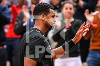 2022-05-24 - Jo-Wilfried TSONGA of France waves goodbye to the crowd after his last match during the Day three of Roland-Garros 2022, French Open 2022, Grand Slam tennis tournament on May 24, 2022 at Roland-Garros stadium in Paris, France - ROLAND-GARROS 2022, FRENCH OPEN 2022, GRAND SLAM TENNIS TOURNAMENT - INTERNATIONALS - TENNIS