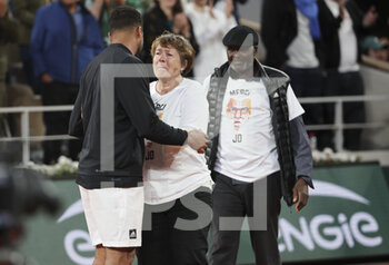 2022-05-24 - Jo-Wilfried Tsonga of France, his parents Didier Tsonga and Evelyne Tsonga during a ceremony celebrating his career after his last tennis match against Casper Ruud of Norway on day 3 of the French Open 2022, a tennis Grand Slam tournament on May 24, 2022 at Roland-Garros stadium in Paris, France - ROLAND-GARROS 2022, FRENCH OPEN 2022, GRAND SLAM TENNIS TOURNAMENT - INTERNATIONALS - TENNIS