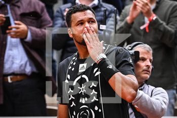 2022-05-24 - Jo-Wilfried TSONGA of France sends a kiss to his wife after his last match during the Day three of Roland-Garros 2022, French Open 2022, Grand Slam tennis tournament on May 24, 2022 at Roland-Garros stadium in Paris, France - ROLAND-GARROS 2022, FRENCH OPEN 2022, GRAND SLAM TENNIS TOURNAMENT - INTERNATIONALS - TENNIS