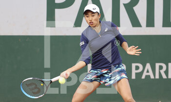2022-05-24 - Shuai Zhang of China during day 3 of the French Open 2022, a tennis Grand Slam tournament on May 24, 2022 at Roland-Garros stadium in Paris, France - ROLAND-GARROS 2022, FRENCH OPEN 2022, GRAND SLAM TENNIS TOURNAMENT - INTERNATIONALS - TENNIS