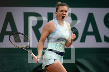 2022-05-24 - Simona Halep of Romania in action against Nastasja Schunk of Germany during the first round of the Roland-Garros 2022, Grand Slam tennis tournament on May 24, 2022 at Roland-Garros stadium in Paris, France - ROLAND-GARROS 2022, FRENCH OPEN 2022, GRAND SLAM TENNIS TOURNAMENT - INTERNATIONALS - TENNIS