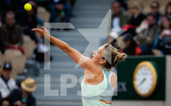2022-05-24 - Simona Halep of Romania in action against Nastasja Schunk of Germany during the first round of the Roland-Garros 2022, Grand Slam tennis tournament on May 24, 2022 at Roland-Garros stadium in Paris, France - ROLAND-GARROS 2022, FRENCH OPEN 2022, GRAND SLAM TENNIS TOURNAMENT - INTERNATIONALS - TENNIS