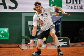2022-05-24 - Stefanos TSITSIPAS of Greece during the Day three of Roland-Garros 2022, French Open 2022, Grand Slam tennis tournament on May 24, 2022 at Roland-Garros stadium in Paris, France - ROLAND-GARROS 2022, FRENCH OPEN 2022, GRAND SLAM TENNIS TOURNAMENT - INTERNATIONALS - TENNIS