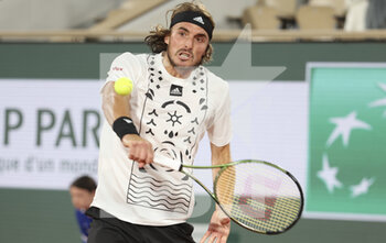 2022-05-24 - Stefanos Tsitsipas of Greece during day 3 of the French Open 2022, a tennis Grand Slam tournament on May 24, 2022 at Roland-Garros stadium in Paris, France - ROLAND-GARROS 2022, FRENCH OPEN 2022, GRAND SLAM TENNIS TOURNAMENT - INTERNATIONALS - TENNIS