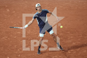 2022-05-24 - Lorenzo Musetti of Italy during day 3 of the French Open 2022, a tennis Grand Slam tournament on May 24, 2022 at Roland-Garros stadium in Paris, France - ROLAND-GARROS 2022, FRENCH OPEN 2022, GRAND SLAM TENNIS TOURNAMENT - INTERNATIONALS - TENNIS